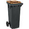 Contenedor de basura negro con tapa marrón y ruedas.