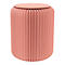 Een roze, geribbelde kruk met een rond zitvlak. Het ontwerp doet denken aan een accordeon.