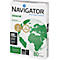 Un paquet de papier Navigator Universal. Des logos figurent sur l'emballage blanc, dont une carte du monde et des récompenses pour la haute qualité.