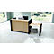 Réception moderne dans un bureau. Façade en bois avec cadre noir. Chaise grise devant.