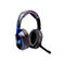 Casque de jeu sans fil violet et noir avec des accents lumineux bleus et un microphone.