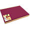 Een bordeauxrode papieren vel in een bruine kartonnen doos. Etiket met productinformatie.