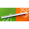 Règle blanche en diagonale devant un fond vert-orange. Des unités de mesure sont reconnaissables sur la règle.