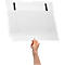 Une main tenant un tableau blanc transparent. Deux bandes noires et un pli sont visibles sur le tableau blanc.