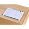 Pochette à documents transparente sur un carton brun avec un bon de livraison inséré.
