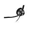 Drahtloses Headset in Schwarz, Nahaufnahme. Ein Ohrhörer mit Mikrofon und Kabel vor weißem Hintergrund.