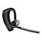 Schwarzes Bluetooth-Headset mit Ohrbügel und Mikrofon. Das Headset ist vor weißem Hintergrund abgebildet. Auf dem Headset ist der Markenname Plantronics zu sehen.