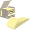 Hellgelbe Post-it-Notizen in Schachtel und gestapelt. Aufschrift 'Post-it' und '100% recyceltes Papier'.
