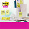 Nahaufnahme eines Schreibtisches mit Post-it-Notizen, Stiften, einer Schildkröten-Skulptur und einem Laptop. Auf den Haftnotizen stehen handschriftliche Notizen.