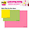 Drie verschillende formaten gekleurde Post-it notes in geel, groen en roze. Op de achtergrond is een advertentie met tekst.