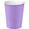 Gobelet en papier lilas clair avec intérieur blanc.