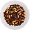 Mix van noten en gedroogd fruit op een wit papieren bord.