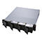 Ein offenes Server-GehÃ¤use mit Festplatten. Schwarze GehÃ¤use sind in der Front angebracht.