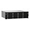 Un serveur NAS QNAP gris avec de nombreux emplacements pour disques durs, des bordures noires et des LED vertes, sur fond blanc.