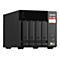 Schwarzes QNAP TS-x73A NAS-Gerät. Frontansicht mit vier Einschüben für Festplatten, Bedienfeld mit Statusanzeigen und Anschlüssen.