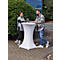 Twee mensen staan 