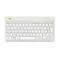 Kompakte weiße kabellose Tastatur mit französischem AZERTY-Layout und grünem Logo oben links auf weißem Hintergrund.