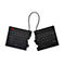 Geteilte, schwarze ergonomische Tastatur mit AZERTY-Layout auf weißem Hintergrund.