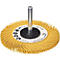 Gele borstel met centrale metalen pin. Productinformatie en logo's op de schijf.