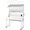 Witte, in hoogte verstelbare werkbank met gaatjesbord en accessoirehouder.