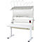 Bureau blanc, réglable en hauteur avec accessoires. Fixation avec supports pour papier ou notes.