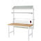 Werkbank met planken en papiersnijder, met lichtbruin tafelblad en wit frame.