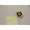 Raccord doré à côté d'une note jaune portant l'inscription manuscrite "10 659".