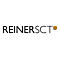 Firmenlogo von REINER SCT, schwarzer Schriftzug mit einem gelben Chip-Symbol am Ende.