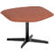 Tabouret avec rembourrage couleur terre cuite et piètement en croix noir sur fond blanc.