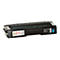 Schwarze Ricoh Cyan Druckerkartusche Modell SP C220E vor weißem Hintergrund.