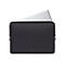 Schwarze Laptoptasche mit teilweisem silberfarbenen Laptop. Die Tasche hat einen ReiÃŸverschluss und ein Logo.