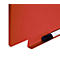 Rood bord met zwarte pen. Het bord heeft een schuine plank.