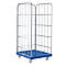 Rolkooi met blauwe basis en wielen. Het rooster is zilverkleurig en rechthoekig.