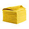 Une pile de chiffons en microfibre jaunes. Le chiffon supérieur est légèrement soulevé.