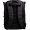 Schwarzer Rucksack von hinten. Gepolsterter Rücken mit zwei Schultergurten und Tragegriff.