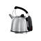 Edelstahl-Wasserkocher von Russell Hobbs mit schwarzem Griff und rotem Schalter vor weißem Hintergrund.