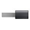 Ein schwarzer USB-C-Adapter, der aus einem silbernen Stecker und einem zylindrischen GehÃ¤use besteht.
