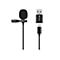 Schwarzes Lavalier-Mikrofon mit Klipp und USB-C-Adapter vor weißem Hintergrund.