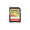 Carte SD SanDisk Extreme. Cadre noir, carte dorée avec texte rouge. Données : 64 Go, 170 Mo/s.