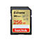 SanDisk Extreme SD-Karte, 256 GB, goldfarbenes Etikett mit roter Schrift, schwarzer Rahmen.