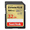 Eine Nahaufnahme einer Sandisk Extreme Plus SD-Karte. Auf goldenem Hintergrund steht der Schriftzug "Sandisk Extreme PLUS", darunter "100MB/s", "32 GB" und das Sandisk Logo in rot.