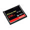Une carte CompactFlash noire avec du texte rouge et jaune. On peut lire "SanDisk Extreme PRO 256 Go, 160 Mo/s".