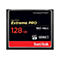 Eine schwarze CompactFlash-Karte mit roter und gelber Schrift. Die Karte trägt den Schriftzug Sandisk Extreme Pro, 128 GB und 160 MB/s.