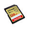SD-Karte von Sandisk, schwarz, goldenes Label, roter Schriftzug, 128 GB.