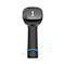 Scanner de codes-barres noir avec bouton et accents bleus, sur fond blanc. Le scanner est tenu en main.