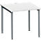 Vierkante witte tafel met grijze poten. Er is een opening op het tafelblad.
