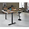 Een ergonomisch hoekbureau in houtlook. Daarop een laptop, pennen en notities. Achter het bureau een kast en een stahulp.