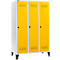 Armoire triple avec portes jaunes et corps blanc, posée sur des pieds noirs.