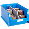 Blaue Sichtlagerbox aus Kunststoff mit Trennwand, gefüllt mit transparenten und braunen Klebebandrollen.
