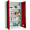 Armoire de laboratoire ouverte avec portes rouges, remplie de produits chimiques en bouteilles et contenants. Les étiquettes de danger sont visibles.